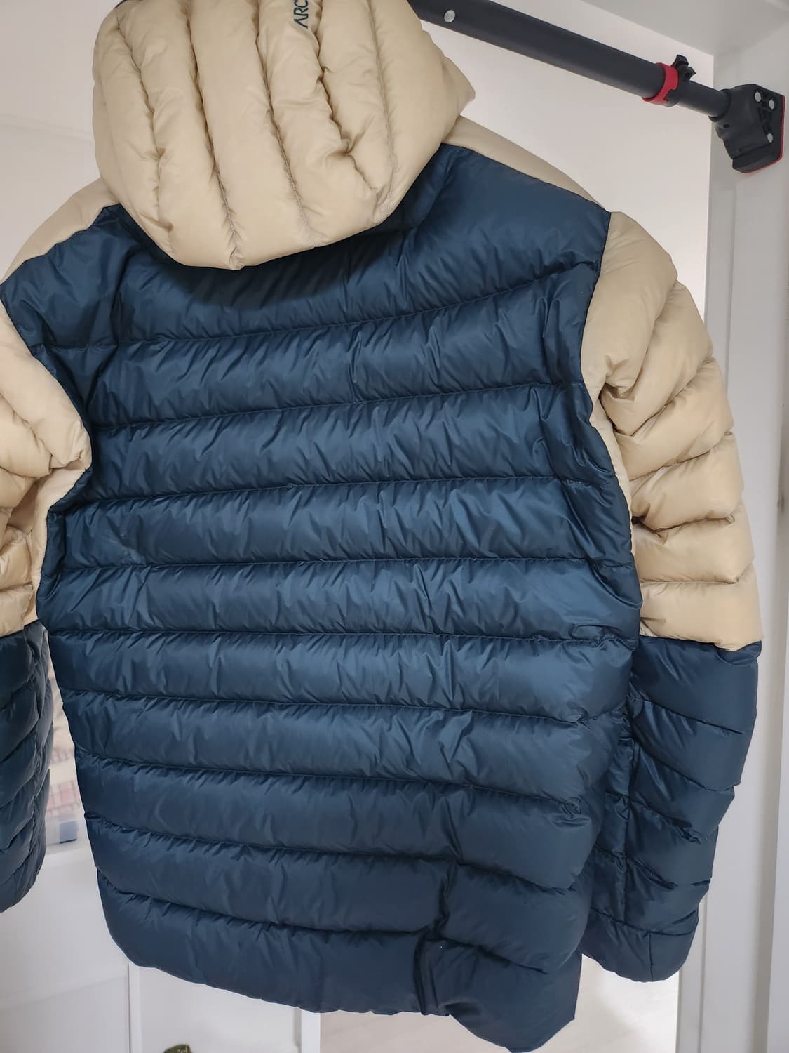 아크테릭스 세륨 패딩 M 사이즈 새상품급 팝니다 상품이미지2