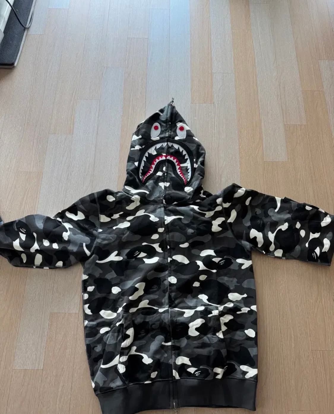 정품 새재품) BAPE 베이프 샤크 후드 블랙 카모 L 상품이미지1