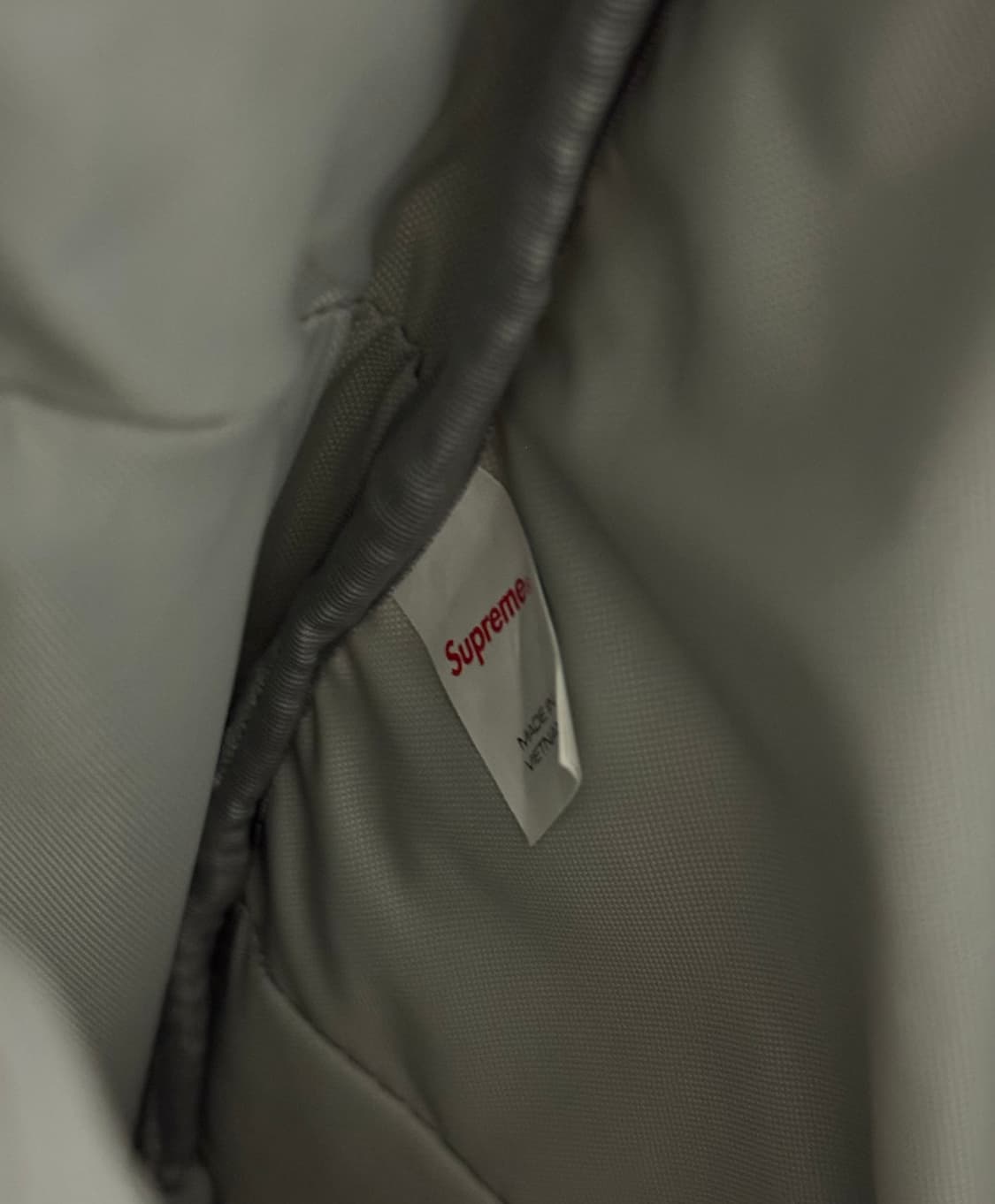 슈프림 22FW 백팩 실버 상품이미지7