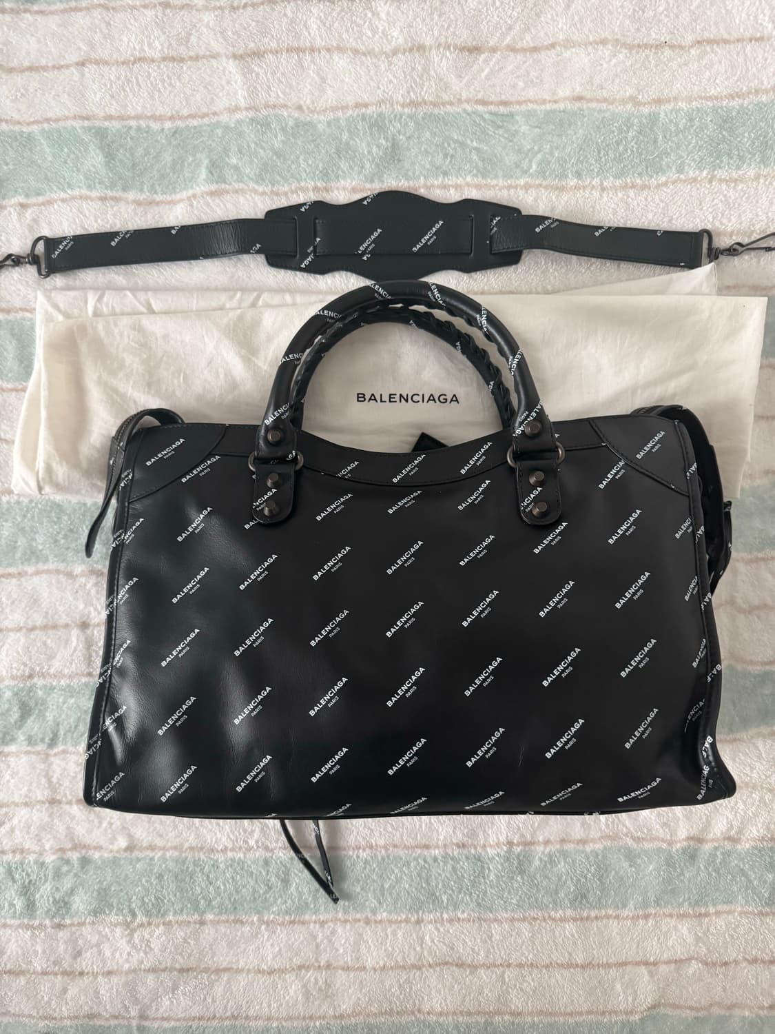 발렌시아가 모터백 미듐 블랙 상품이미지4