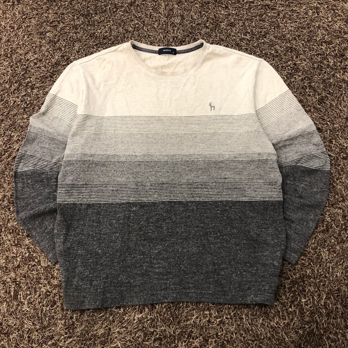 110 헤지스 스트라이프 니트 상품이미지1