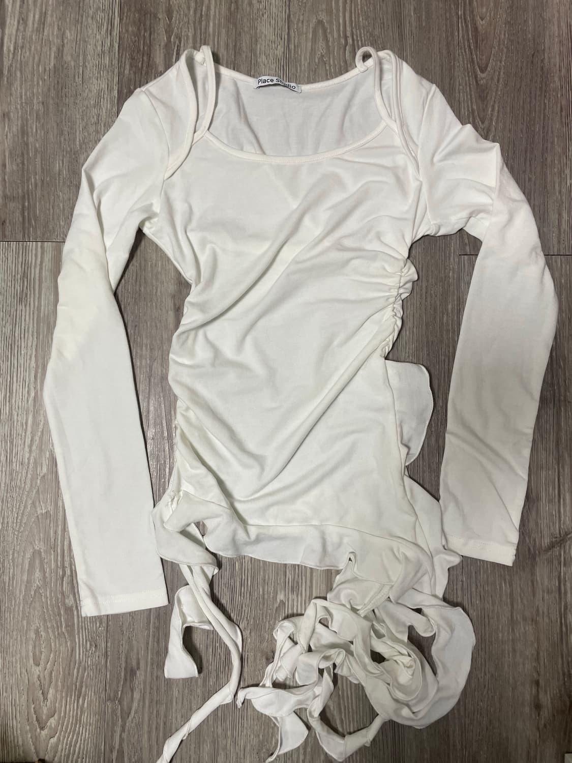 플레이스 스튜디오 사이드 셔링 프릴 나시 레이어드 슬림핏 롱 슬리브 [화 상품이미지1