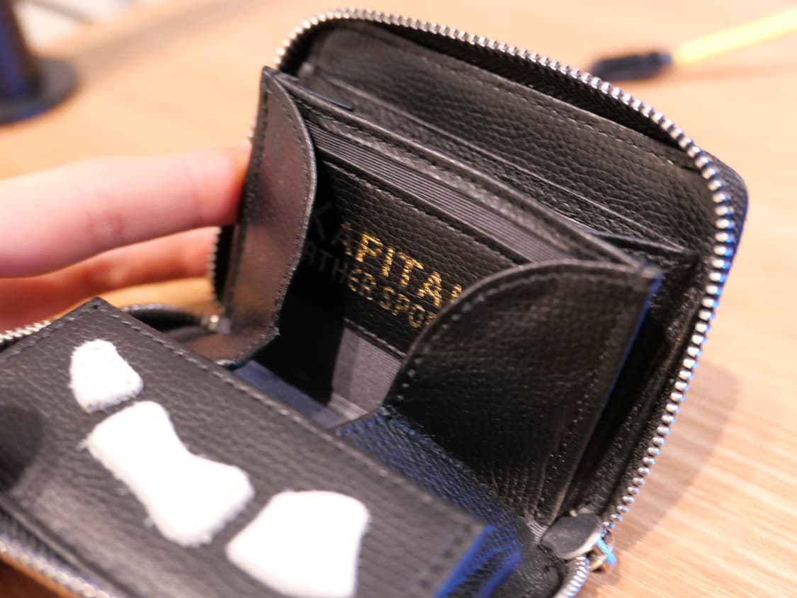 캐피탈 떰즈 업 본 핸드 집 미니 지갑 블랙 상품이미지3