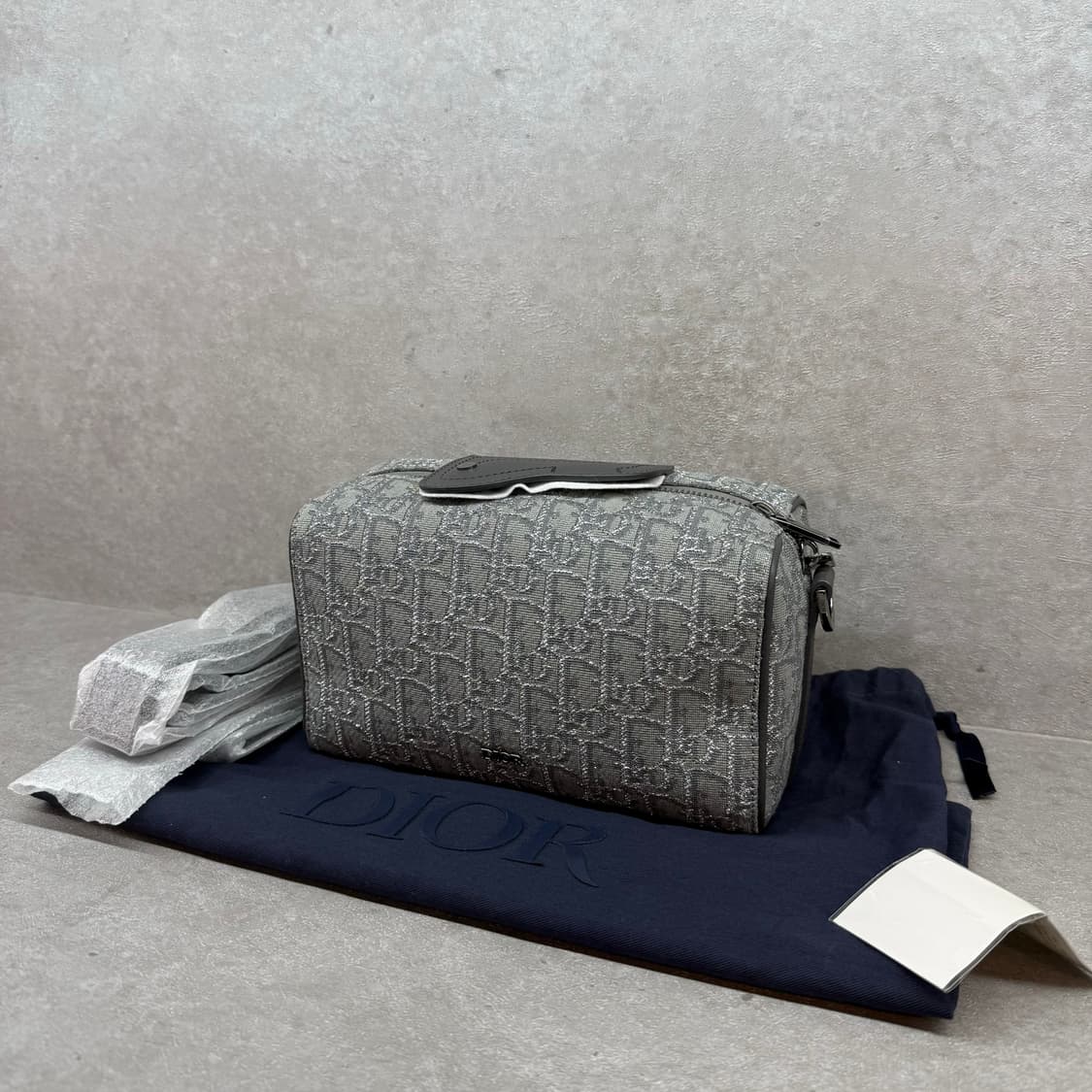 [한정판/새상품급] 상품명 : 디올 링고 22 크로스백 루테늄 상품이미지2