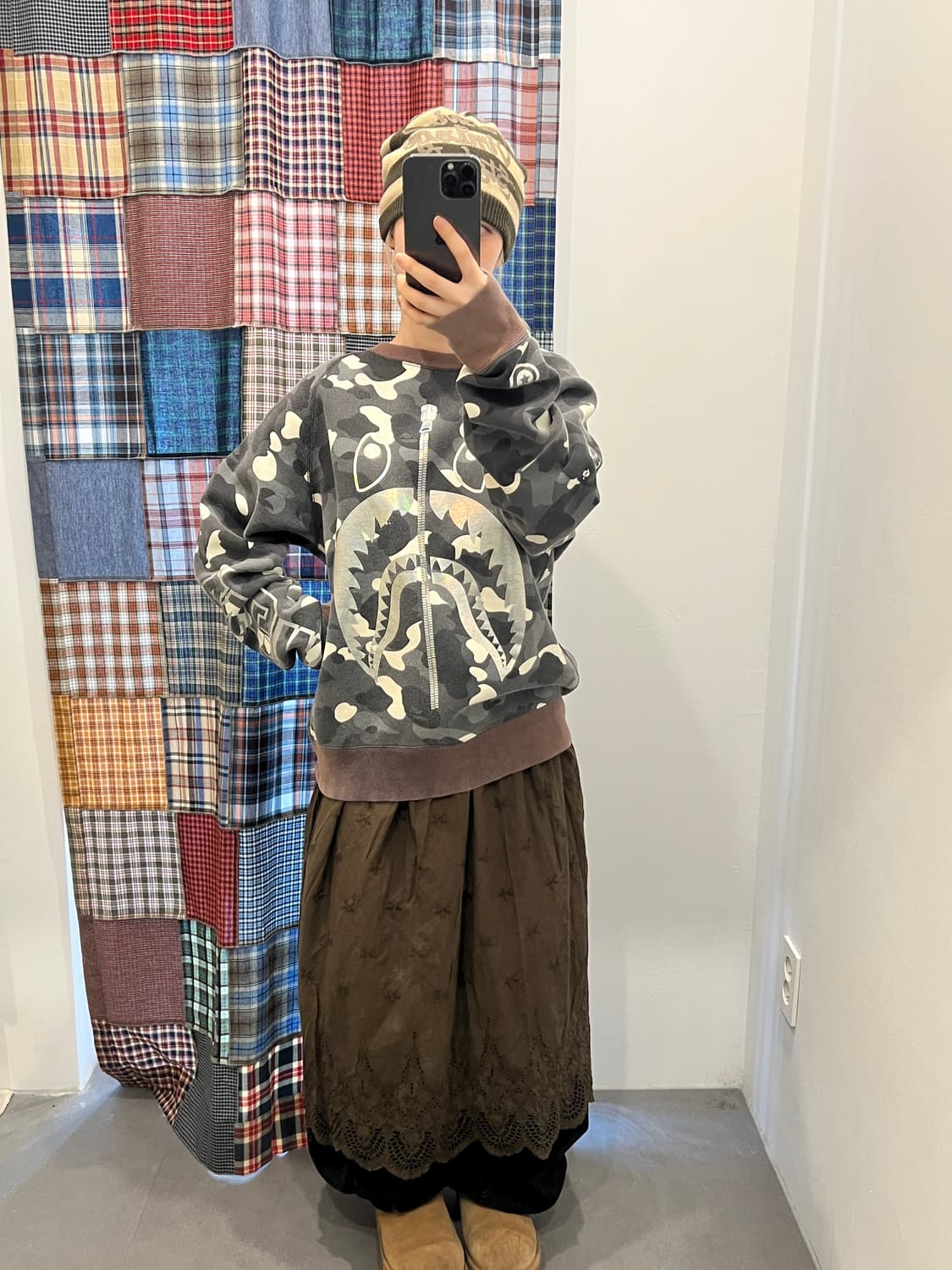 베이프 브리운 샤크 카모 홀로그램 맨투맨 상품이미지5