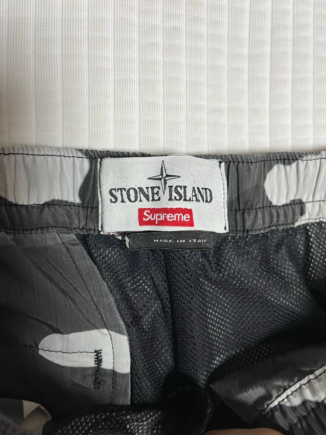 [S] 슈프림 스톤아일랜드 나일론 메탈 스노우 화이트카모 트랙팬츠 상품이미지4