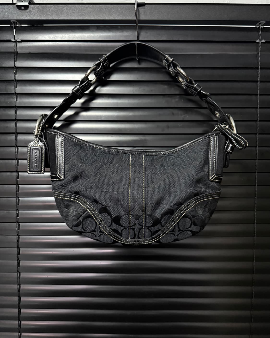 코치 로고 블랙 바게트 미니 숄더백 토드백 가죽 스웨이드 가방 고스 펑크 상품이미지4