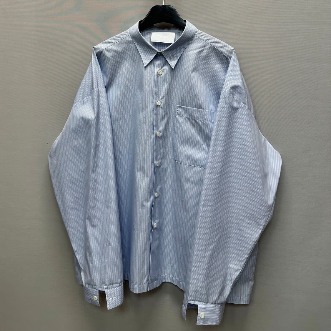 프라다 삼각로고 스트라이프 셔츠 ( 115 ) 상품이미지3