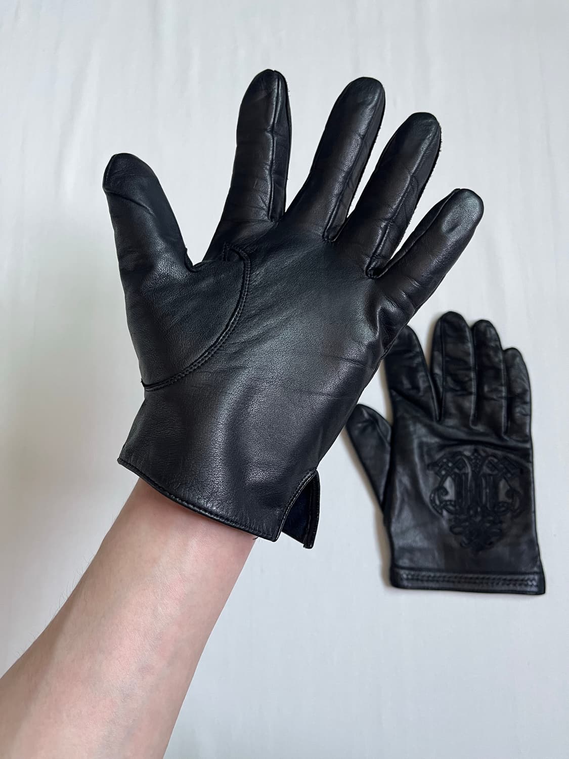 FICCE Embroidered Leather Gloves 상품이미지2