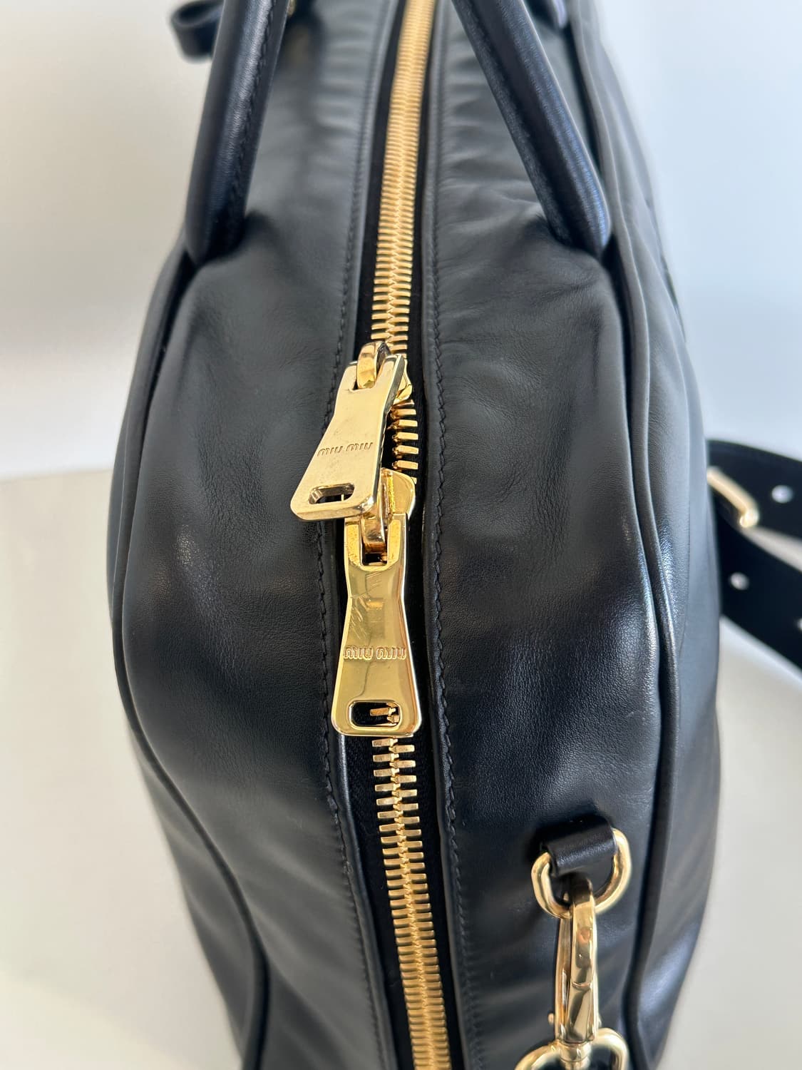 미우미우 가죽 탑 핸들 보백 상품이미지6
