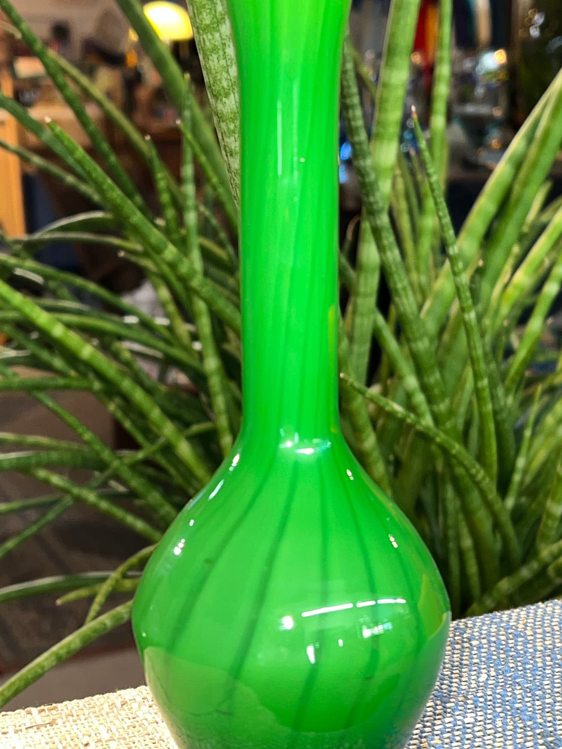 70s Czech Green Cased Art Glass Bud Vase 상품이미지3