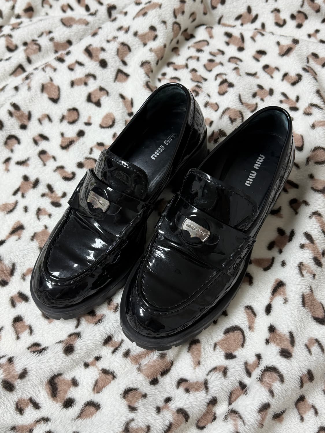 [정품] 미우미우 에나멜 로퍼 37 상품이미지1