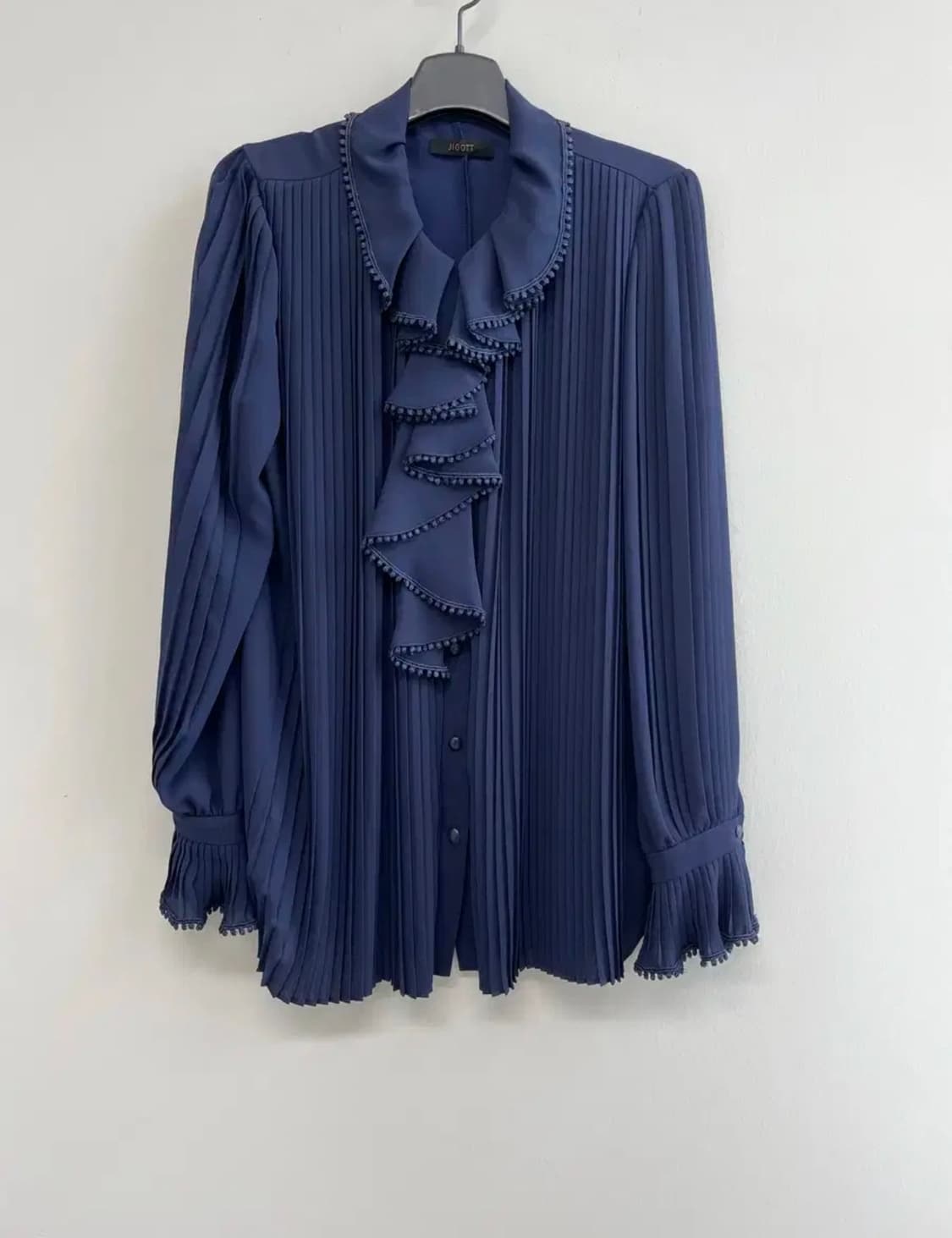 지고트(JIGOTT) 정품, 디테일이 정말 고급스러운 네이비 컬러 플리츠 상품이미지1
