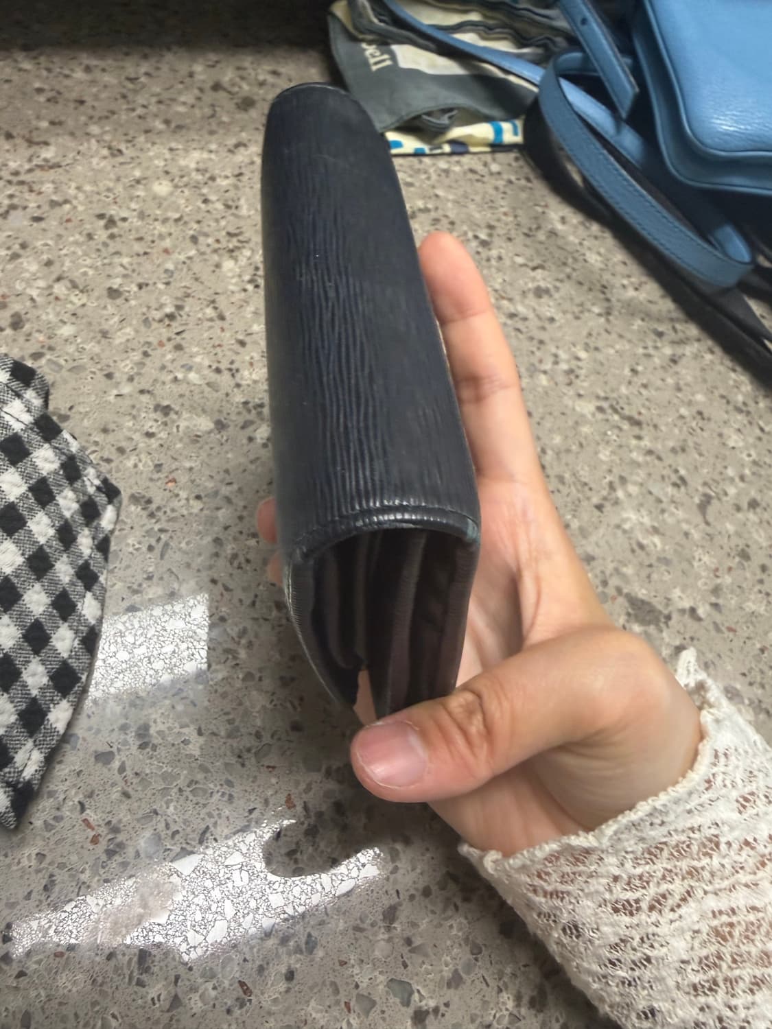 프라다 금장 사피아노 지갑 블랙 상품이미지5