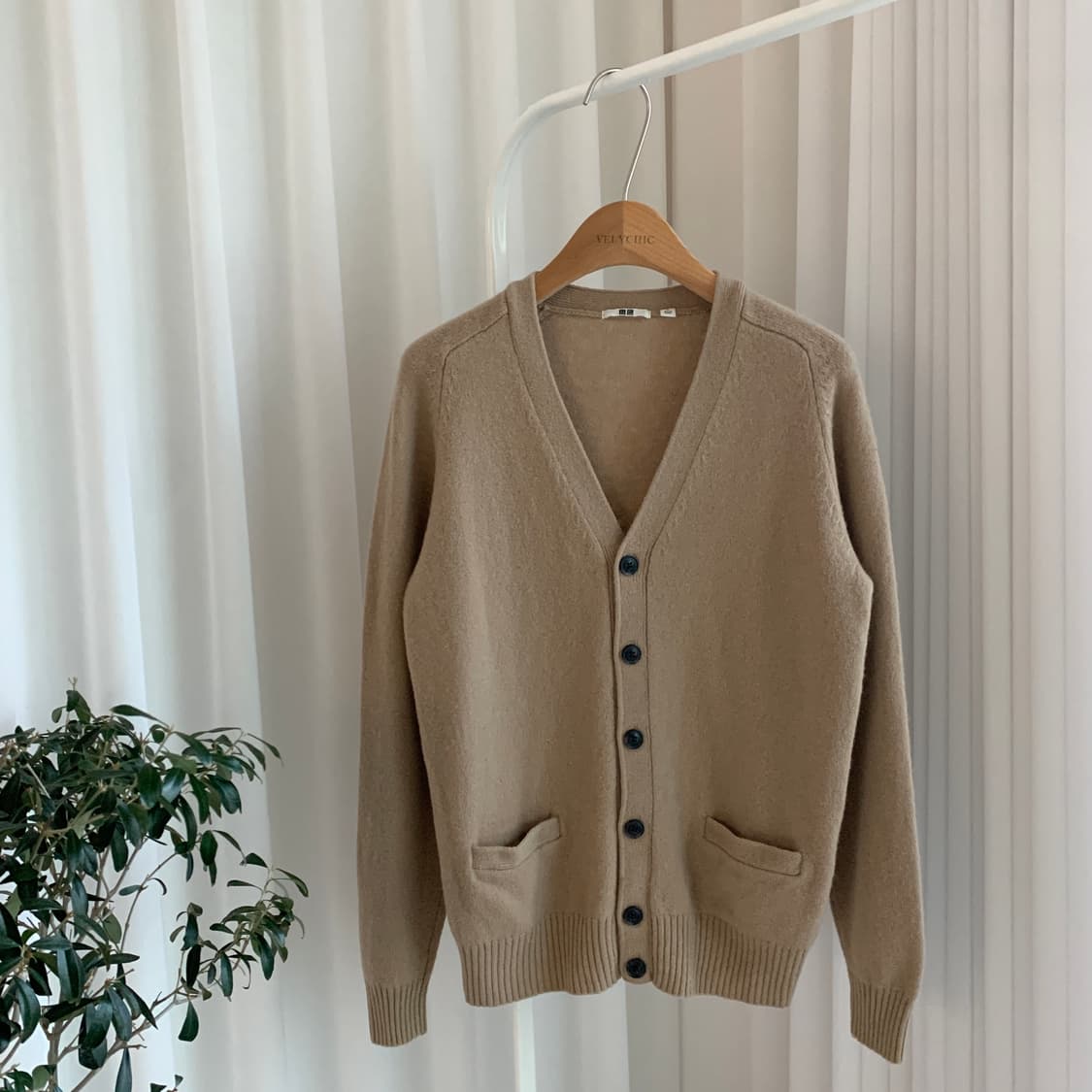 유니클로 울 100  브이넥 베이지 가디건 상품이미지1