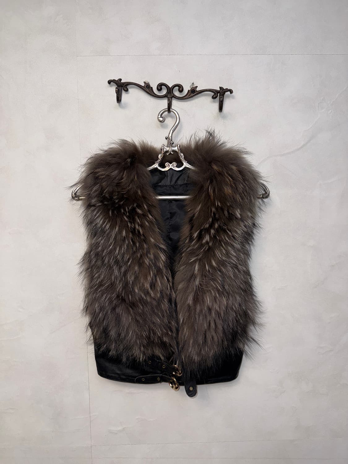 Mixed brown belted buckle fur vest 상품이미지2
