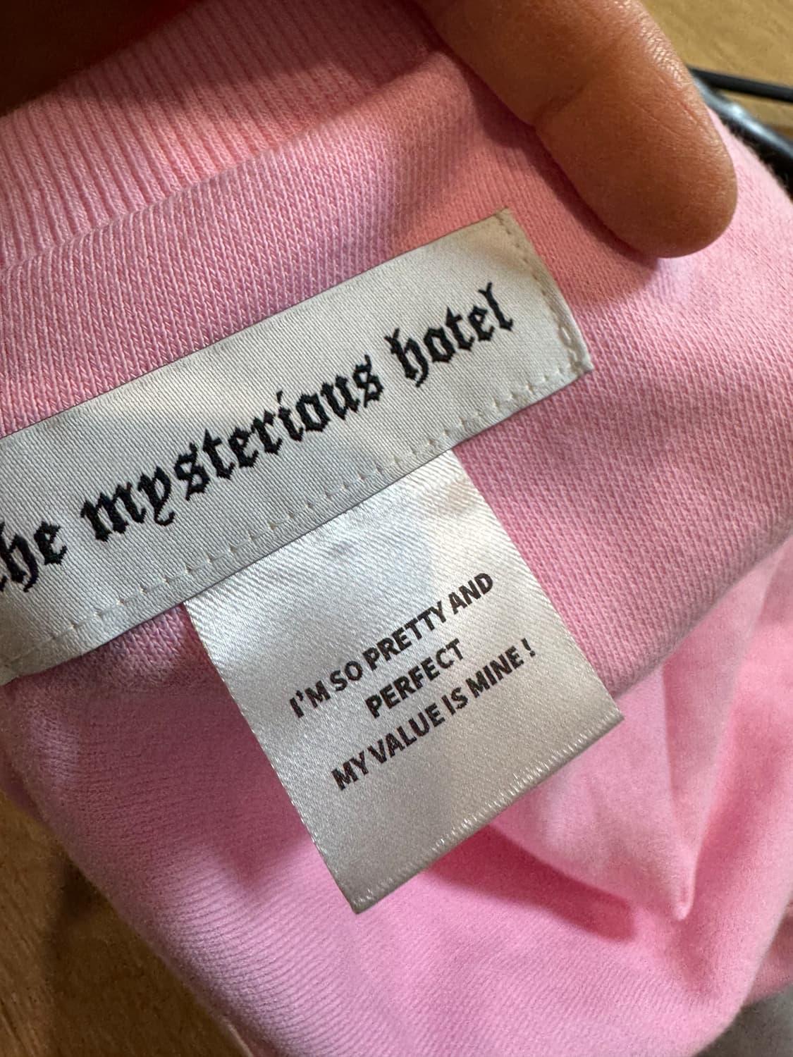 더미스테리어스호텔 맨투맨 상품이미지5