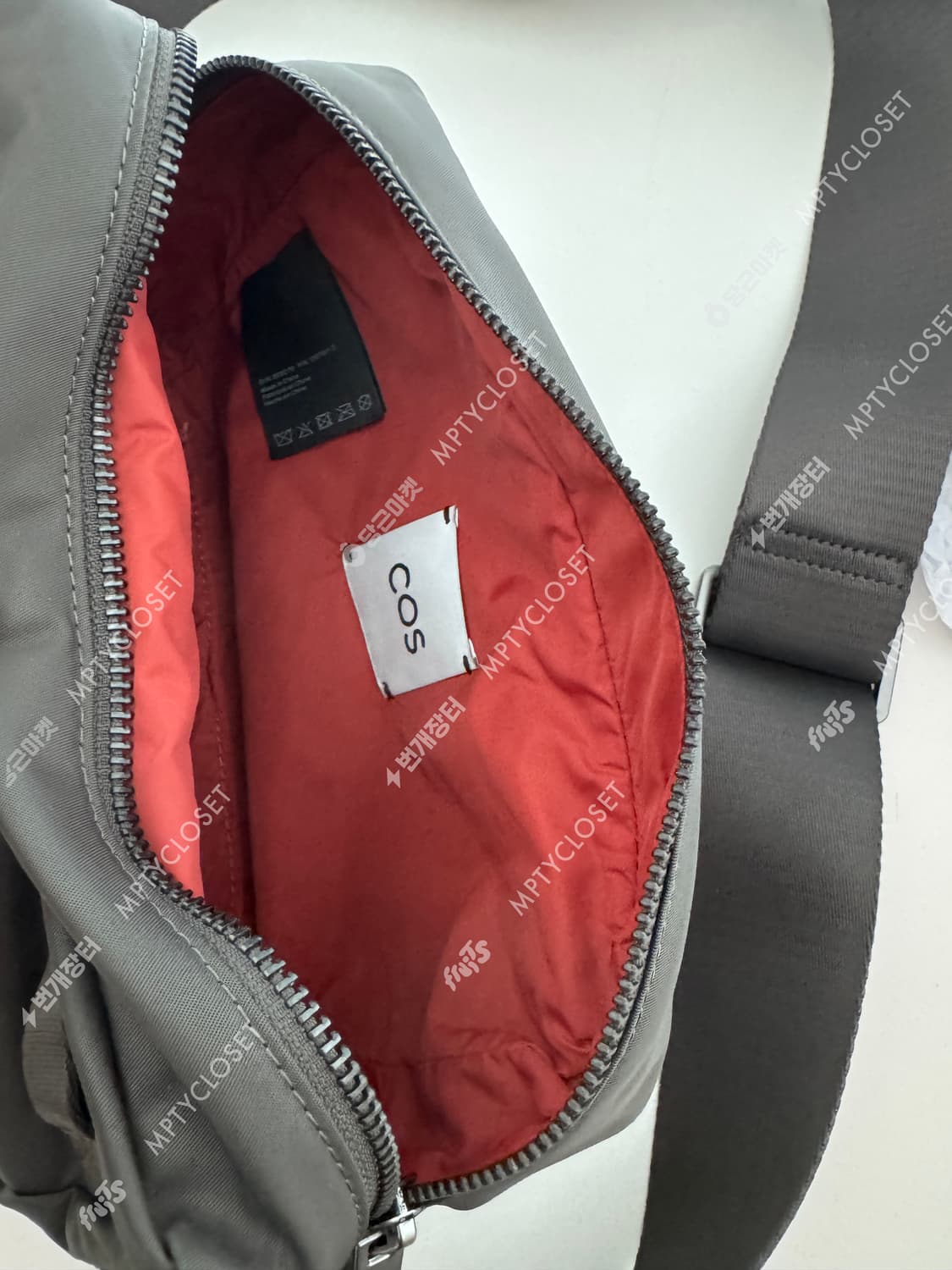 COS Transit 크로스바디백 그레이 상품이미지7