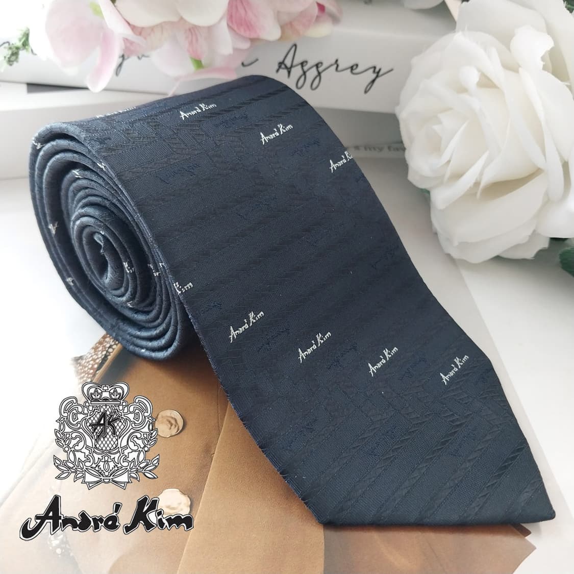 앙드레김 실크 네이비 패턴 넥타이 7.8cm A+등급 K1121
 상품이미지1