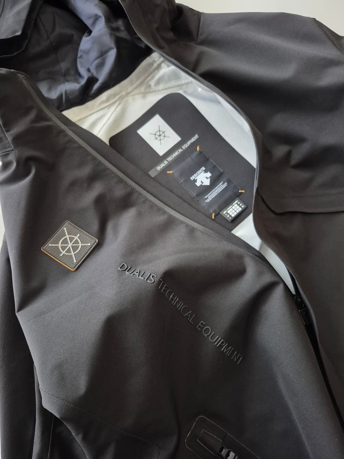 데상트  듀얼리스 네비게이터 방수우븐 자켓 상품이미지8