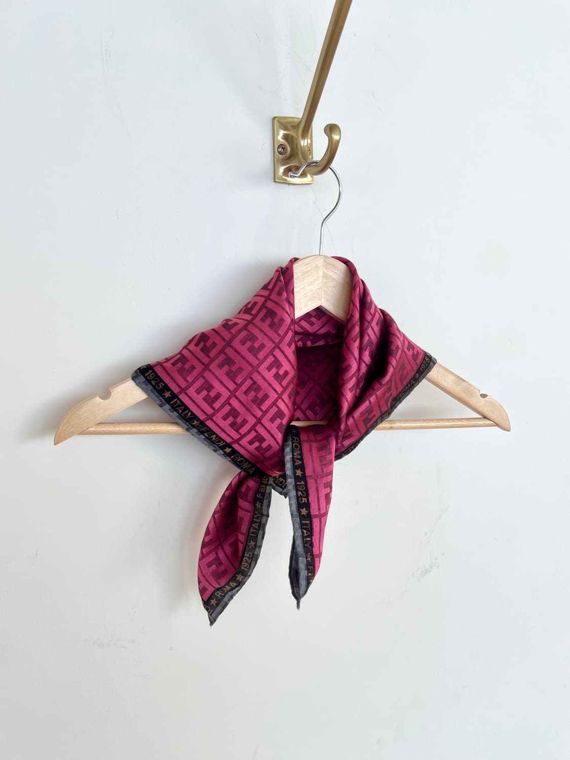 펜디 핑크 FF 로고 실크 스카프 상품이미지1