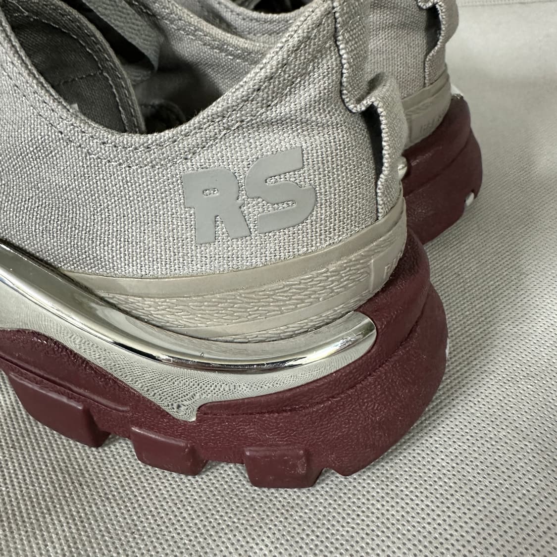 아디다스 X 라프 시몬스 디트로이트 러너 그레이 마룬 상품이미지5