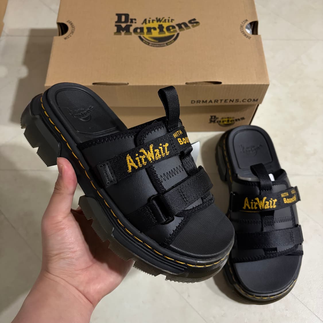 새상품(230)닥터마틴 에이스 로고 마일드 레더 스트랩 플랫폼 슬라이드 상품이미지3