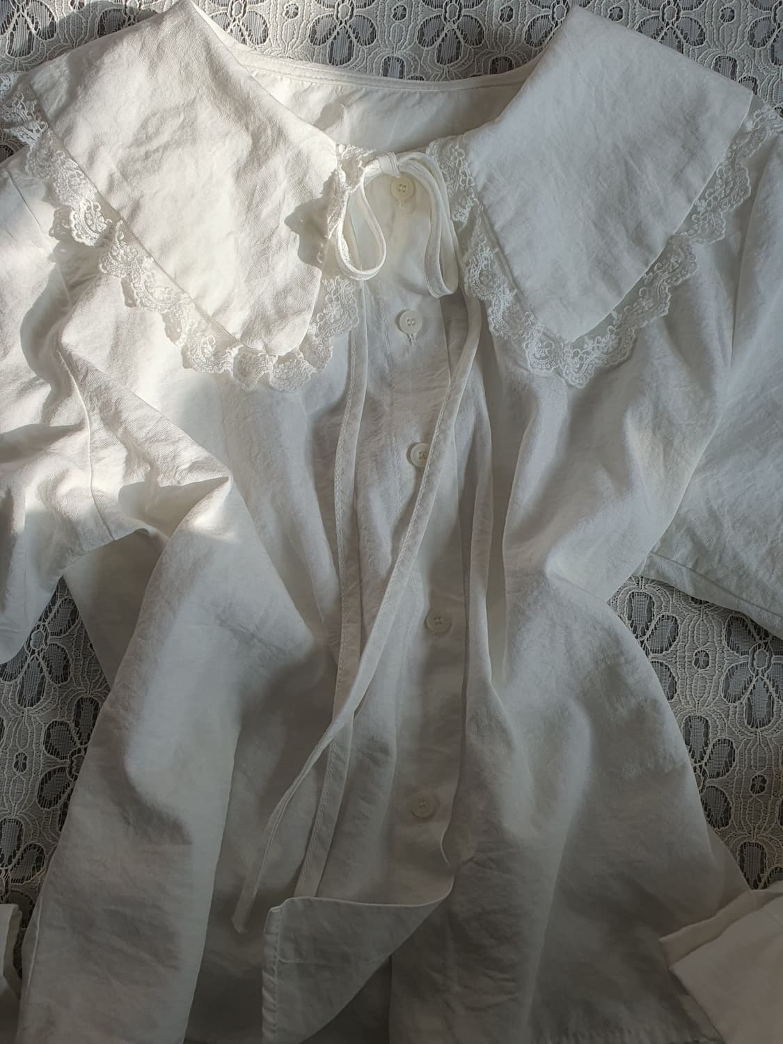 [지뢰계] 레이스 카라 화이트 블라우스 상품이미지4