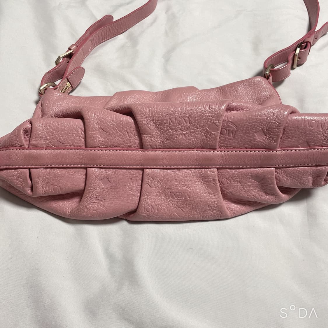 MCM 핑크 크로스백 상품이미지5