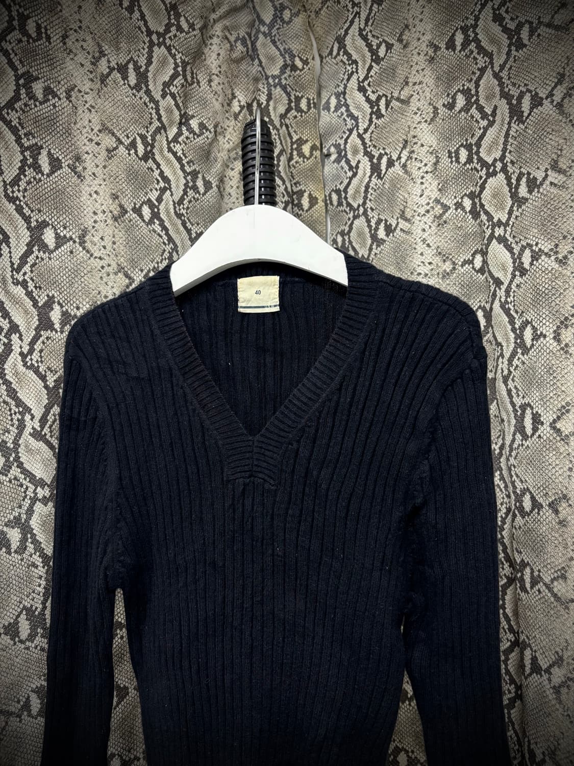 [Minimal Y2K]V-Neck Black Slim Fit Sleev 상품이미지6