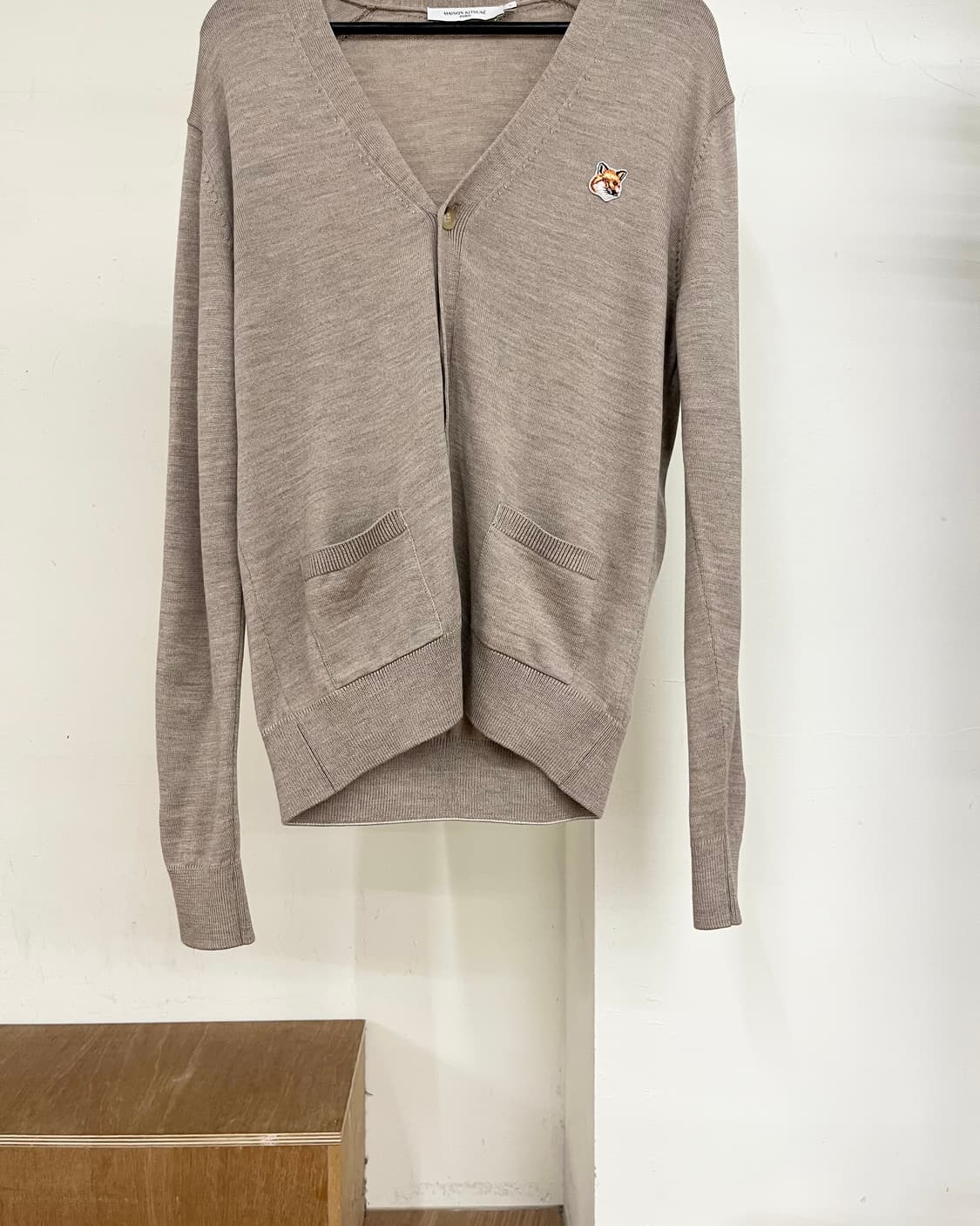 메종 키츠네 베이지 폭스 헤드 패치 클래식 가디건 상품이미지5