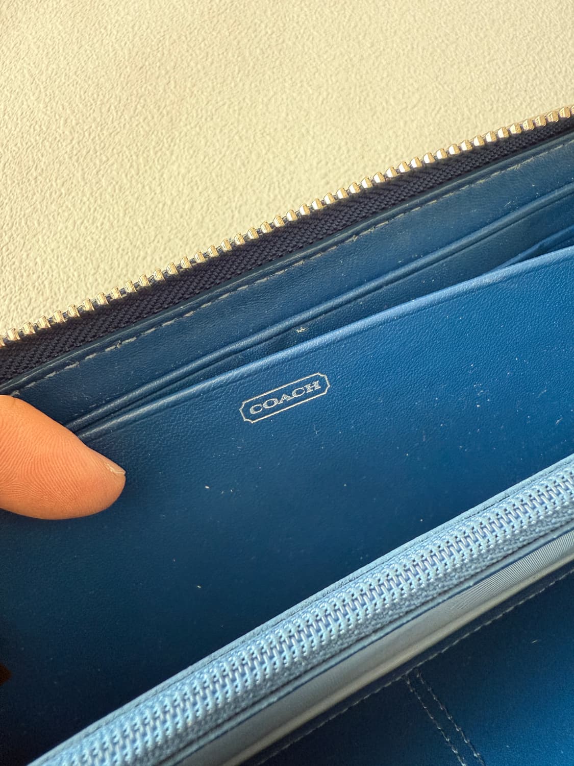 코치(COACH) 레더 지퍼 장지갑 상품이미지8