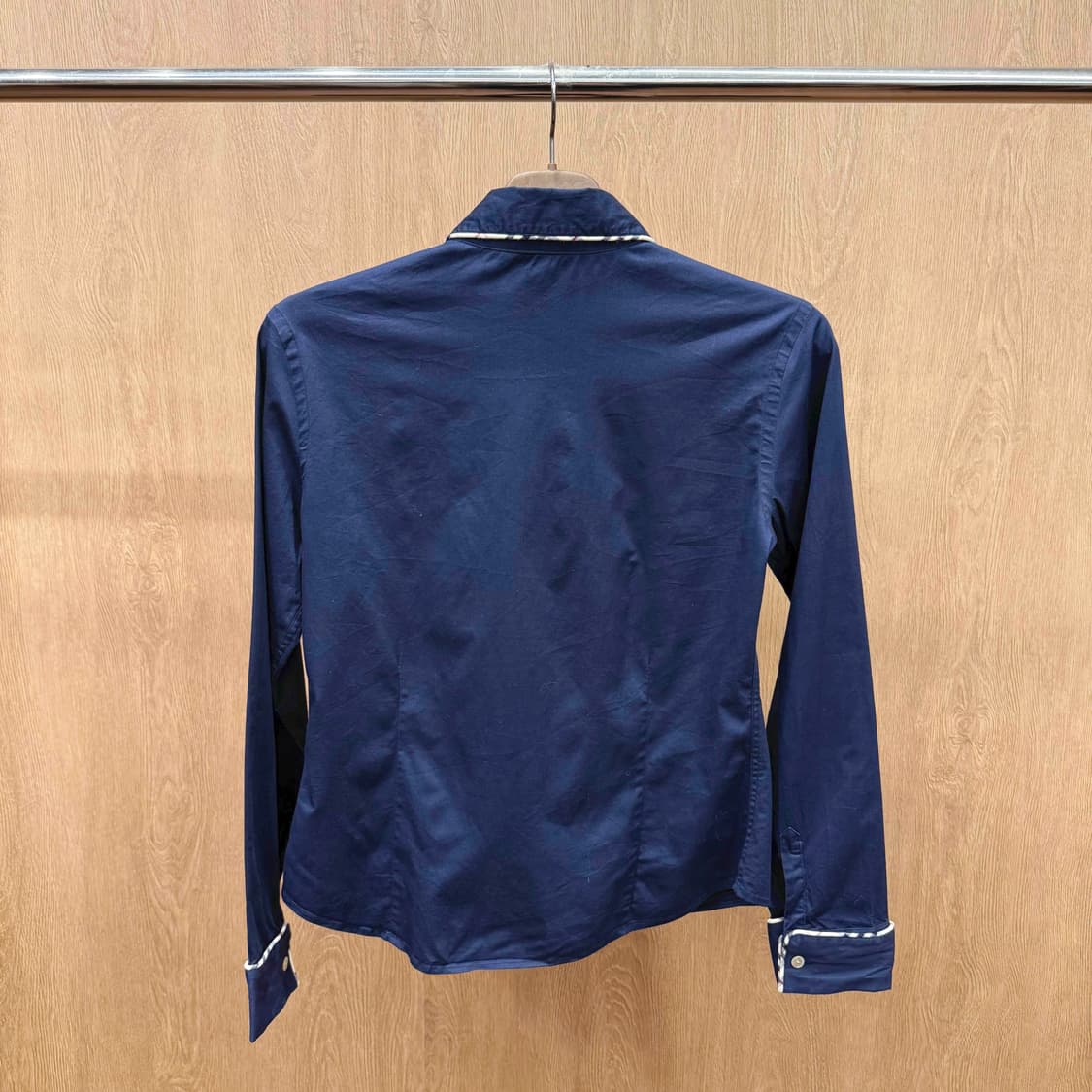 버버리 런던 긴팔 셔츠 배색 파이핑 디테일 슬림핏 네이비 상품이미지3