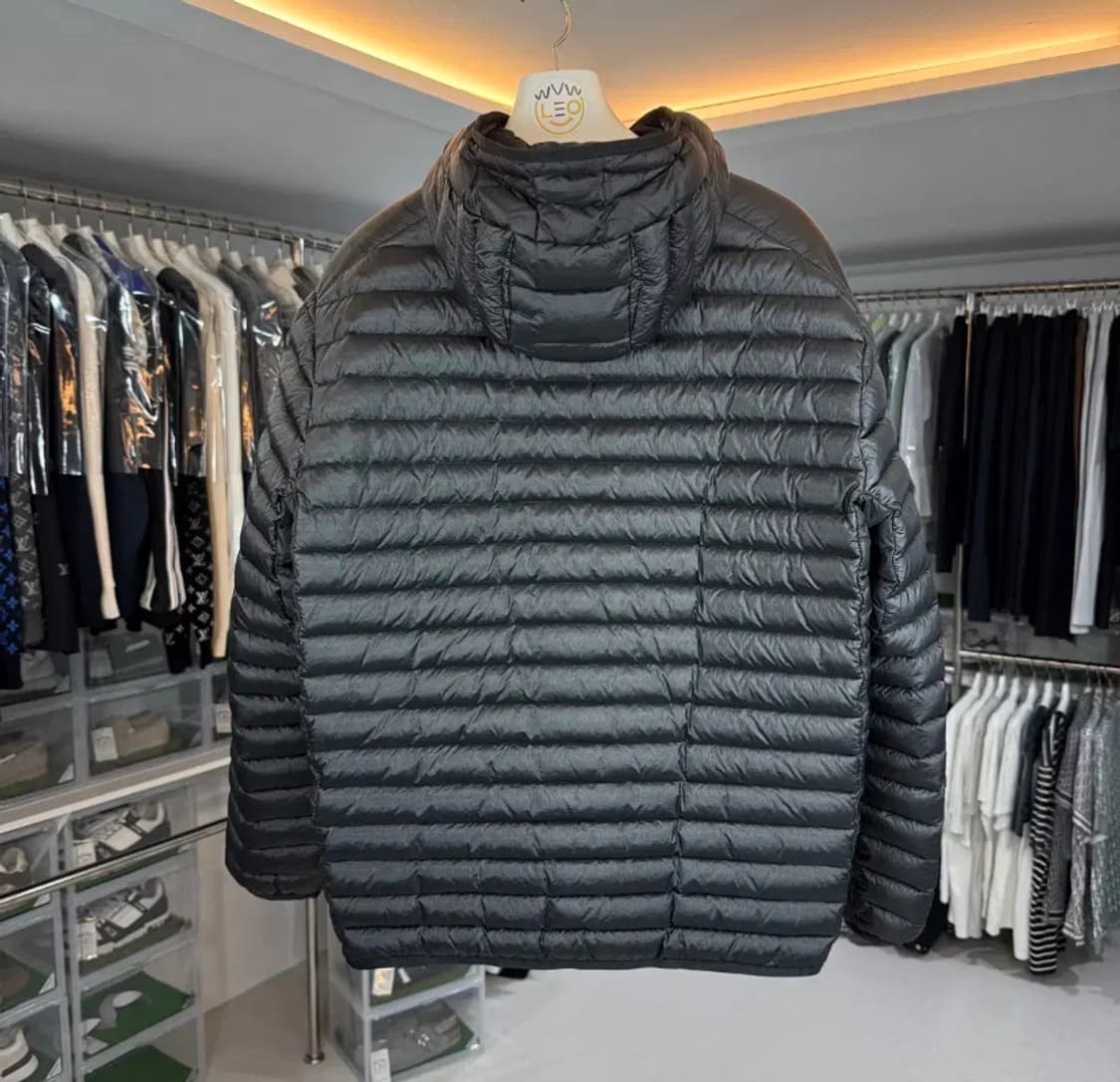 [정품] 스톤아일랜드 블랙 룸우븐 경량 패딩L 상품이미지2