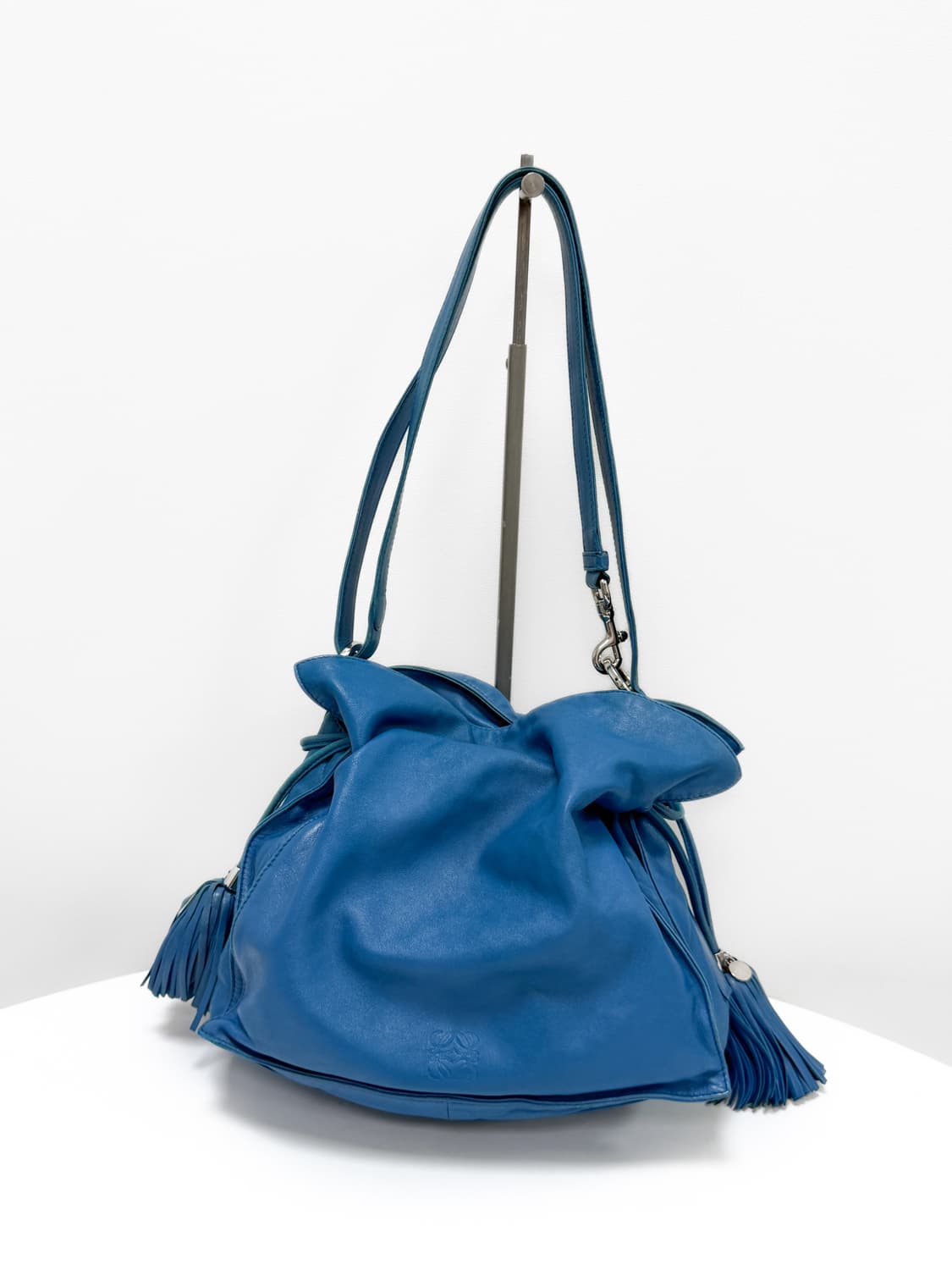 로에베 나파 레더 플라멩코 드로우스트링 숄더백 상품이미지2