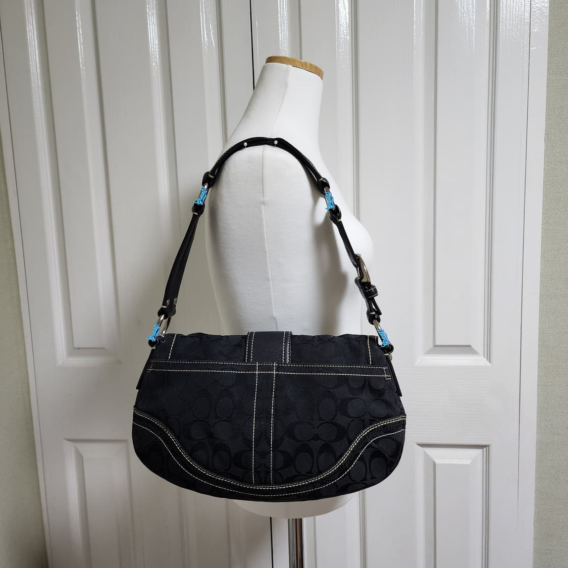 코치 버클 숄더백 상품이미지3