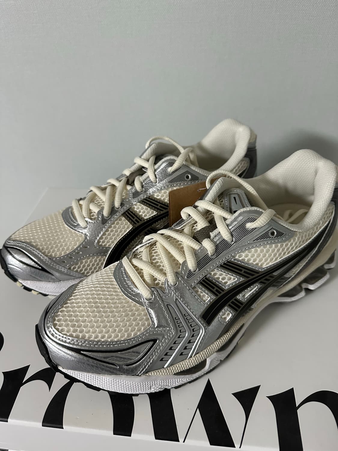 아식스 젤 카야노 14 크림 블랙 250 사이즈 판매합니다. 상품이미지1