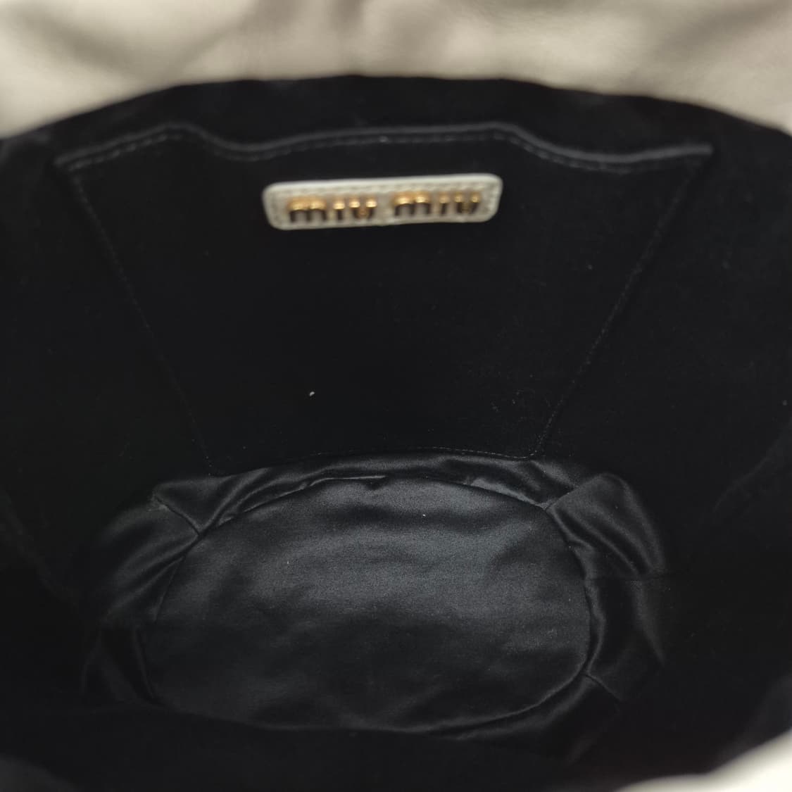 미우미우 마테라쎄 나파 버킷백 아이보리 (5BE084) 상품이미지10