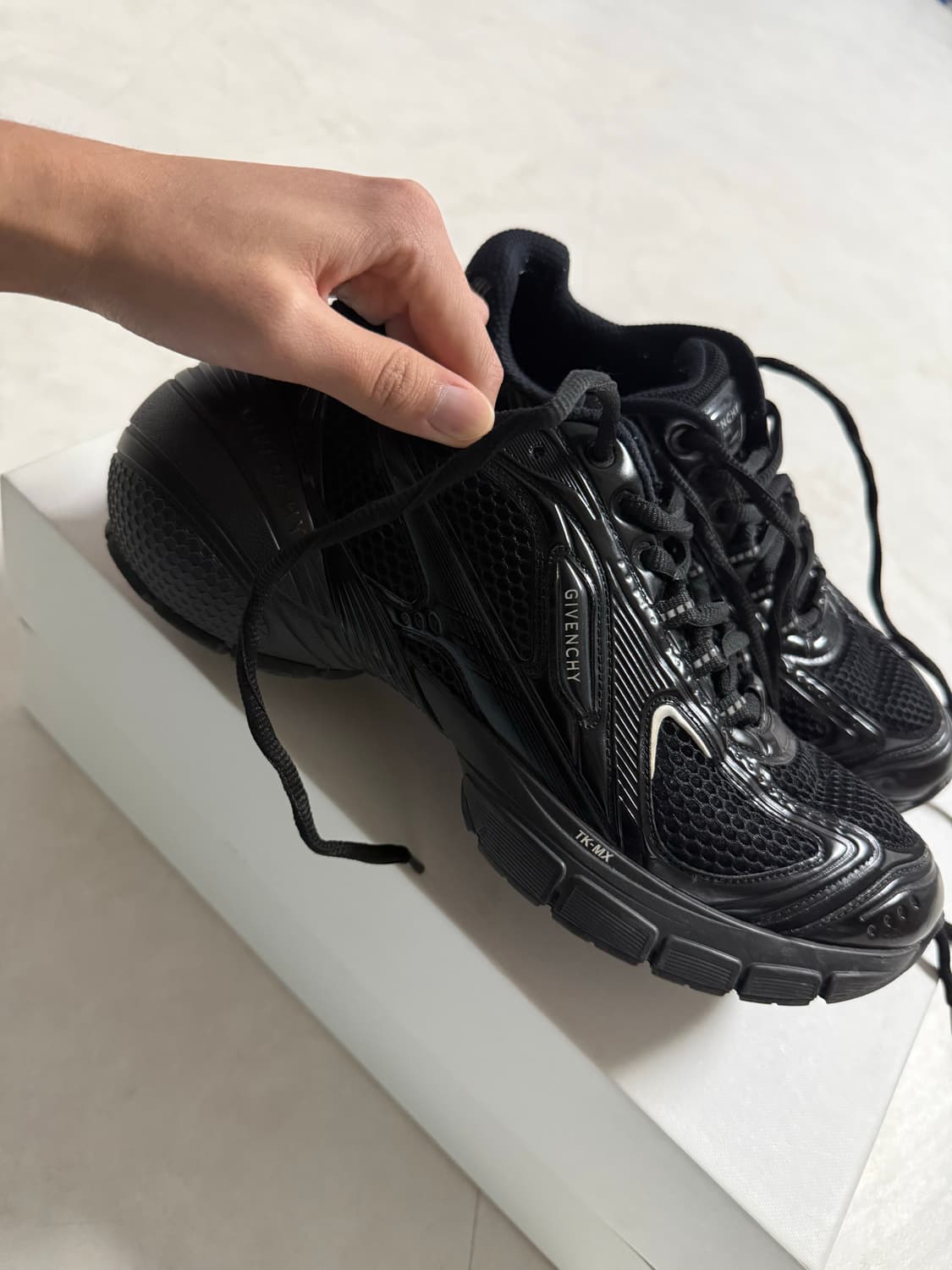 지방시 TK-MX 메쉬 러너 스니커즈 블랙 41 상품이미지3