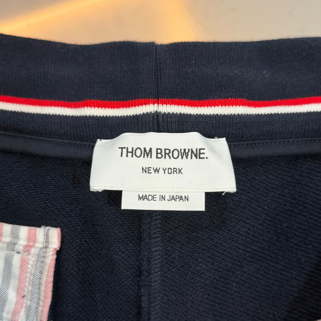 [리오브] 톰브라운 사선 완장 자수 금장 반바지
 상품이미지4