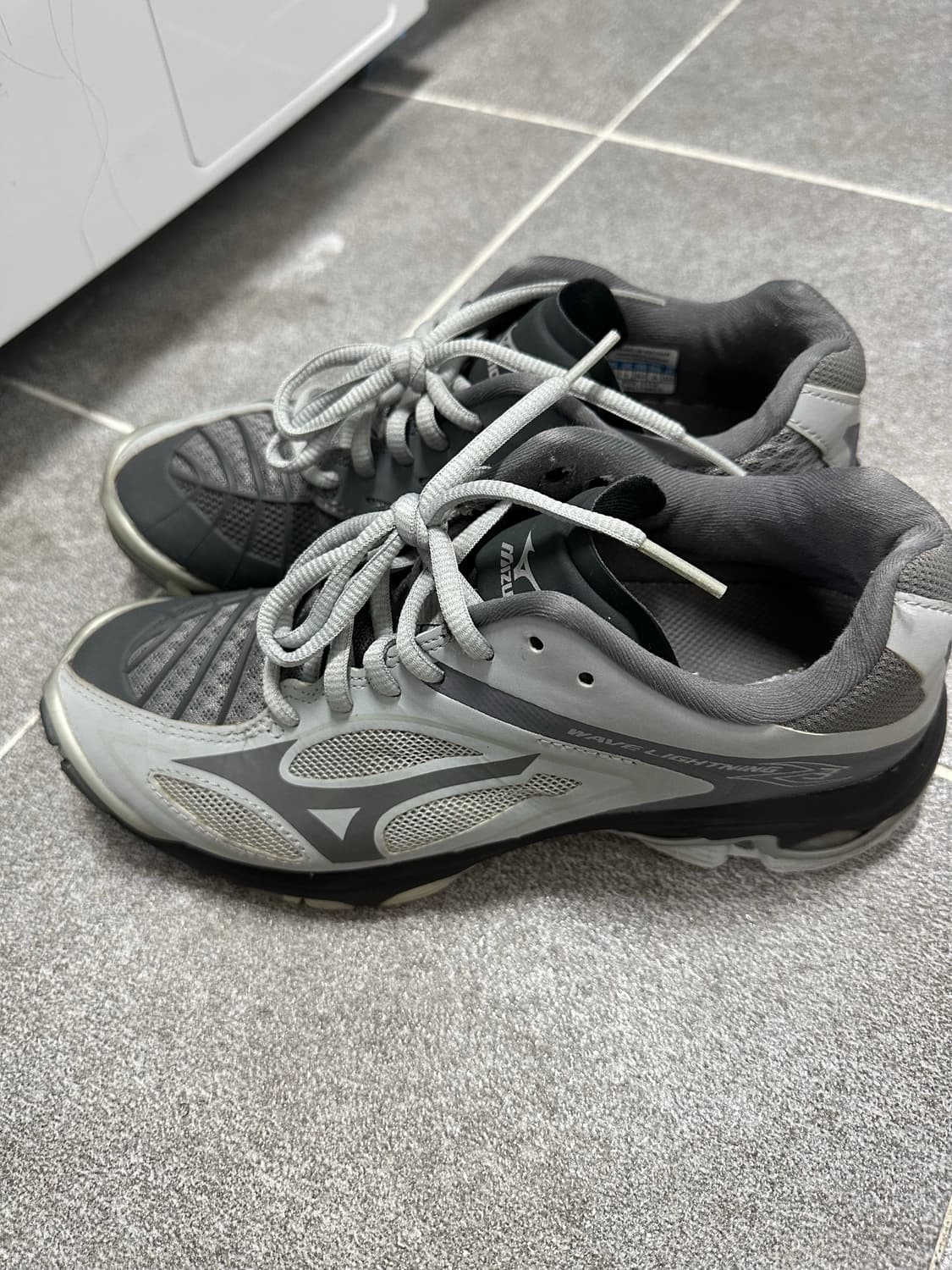 미즈노 웨이브 라이트닝 z3 235 상품이미지1