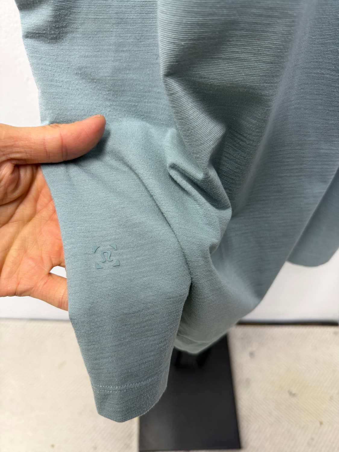 정품) 룰루레몬 남성 기능성 반팔티 M 상품이미지5