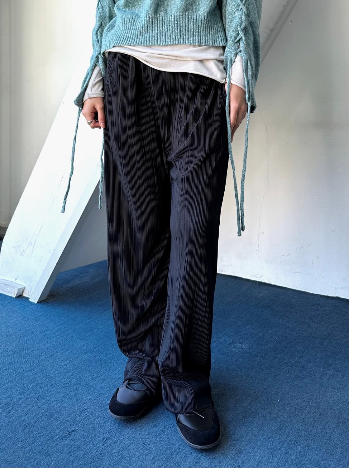 Micro pleats loose easy pants 상품이미지1