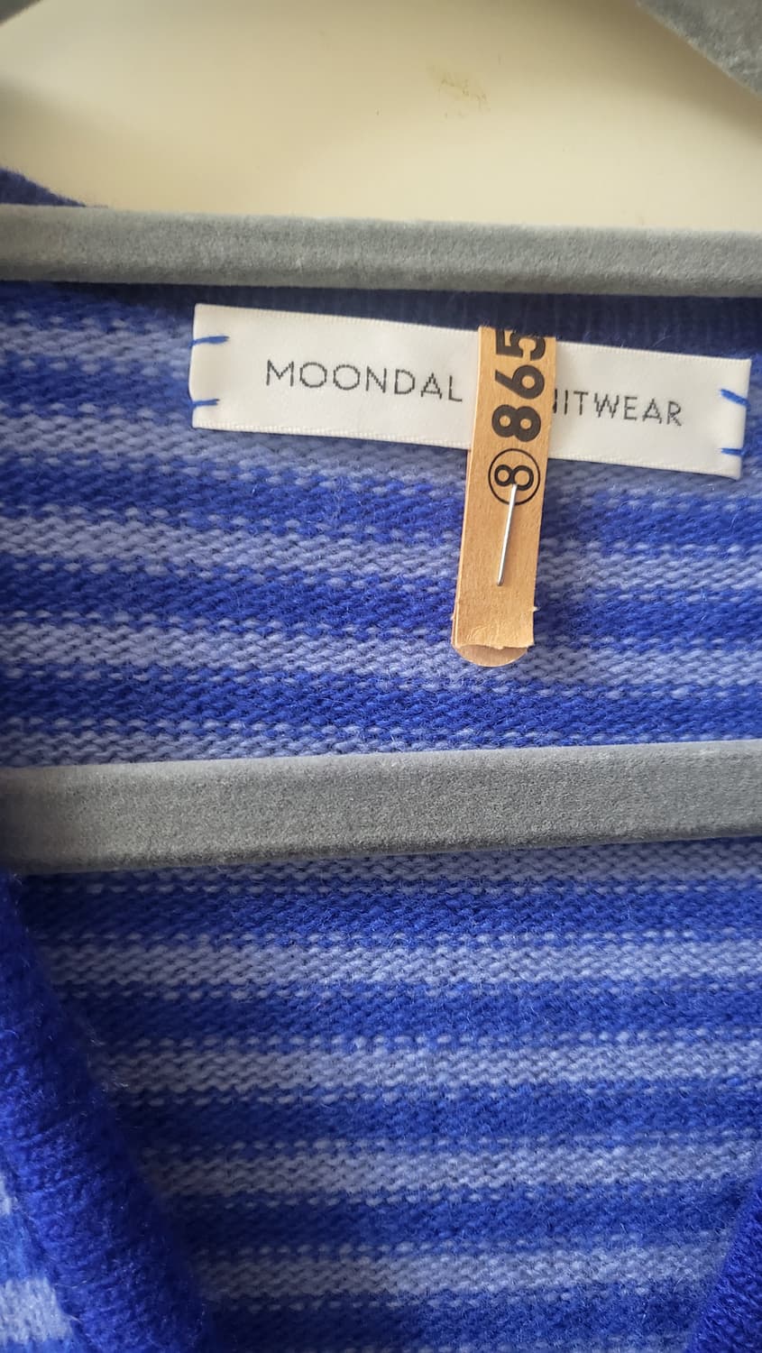 문달 Risca 블루 스트라이프 V넥 니트 상품이미지2