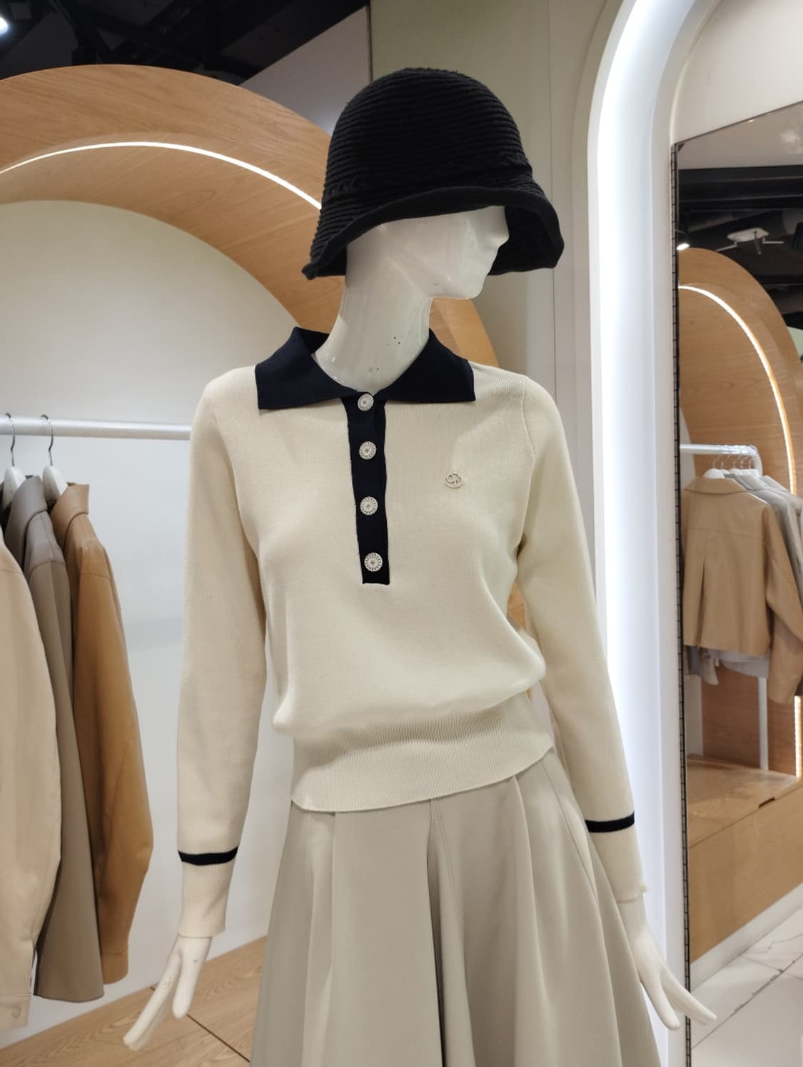 올리브데올리브 버튼 카라 배색 니트 아이보리 상품이미지2