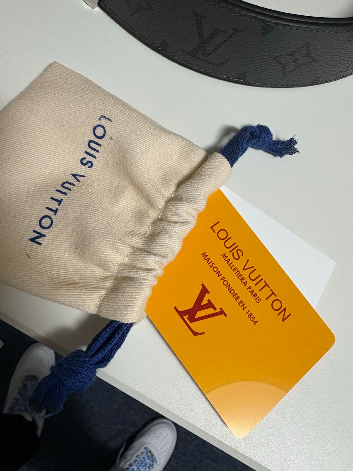 루이비통 이니셜 LV 벨트 블랙 (미사용, 풀박) 상품이미지4