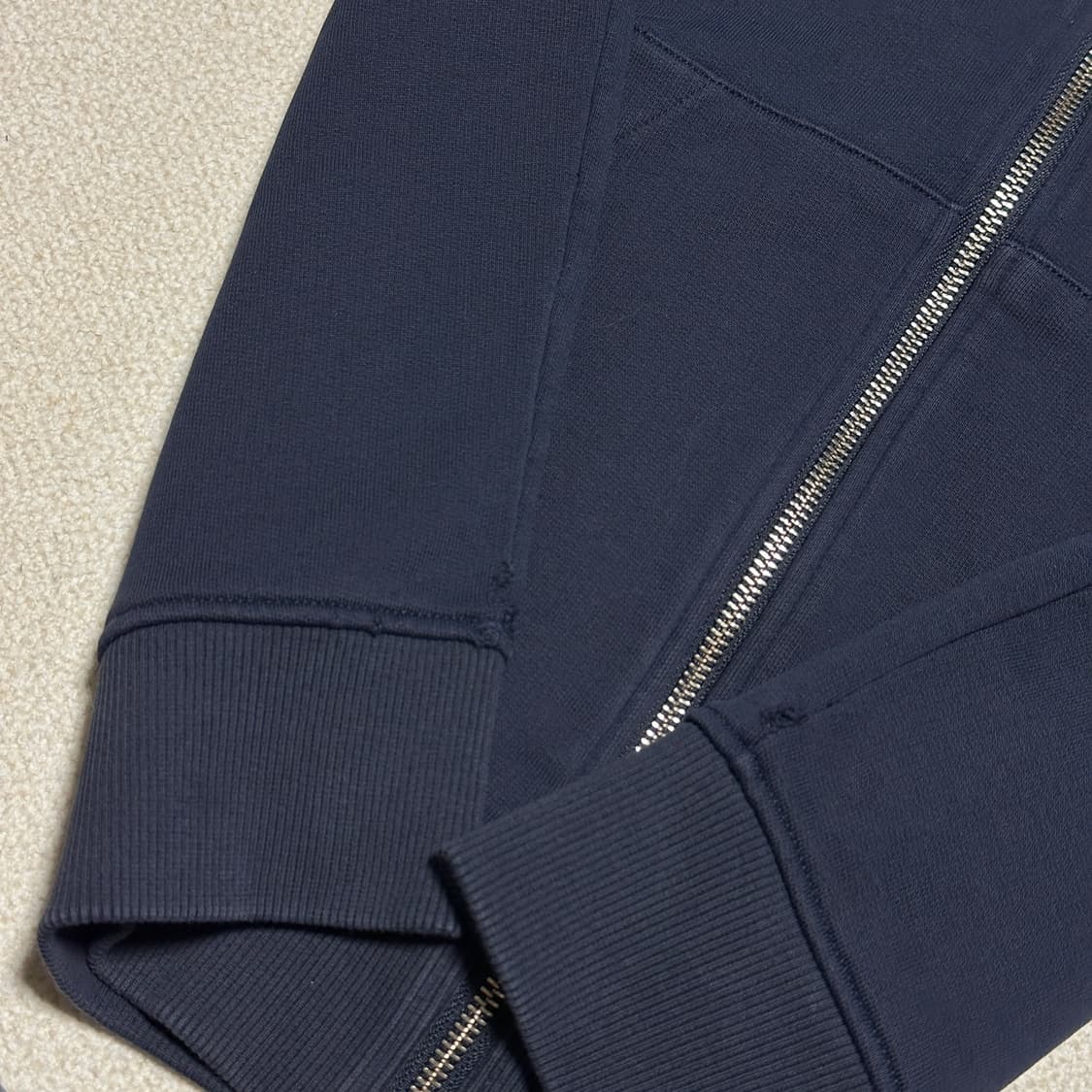 아미 21SS 하트 스몰 로고 자수 후드집업 상품이미지8