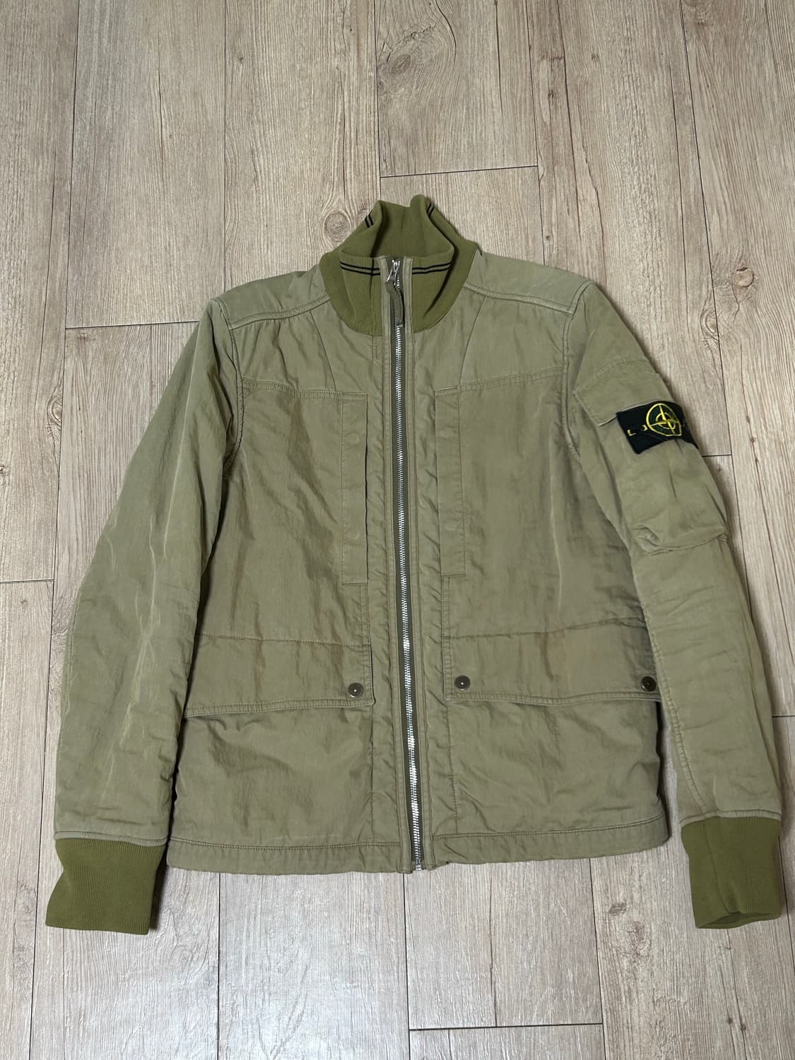 스톤아일랜드 카키 봄버 자켓 상품이미지1