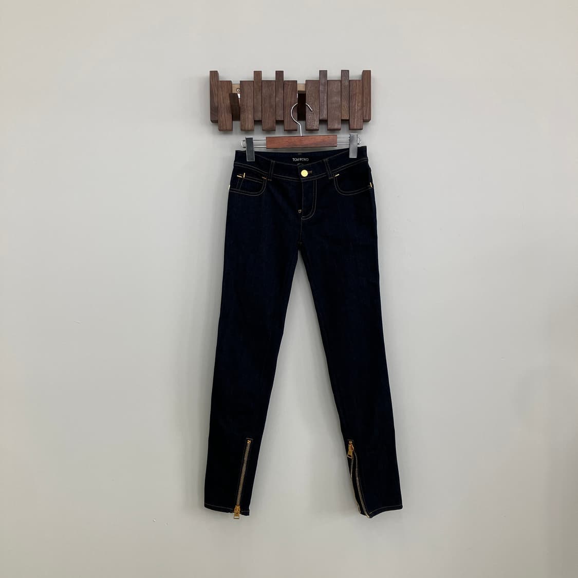 톰포드 슬림 데님 팬츠 밑단 지퍼 디테일 상품이미지2