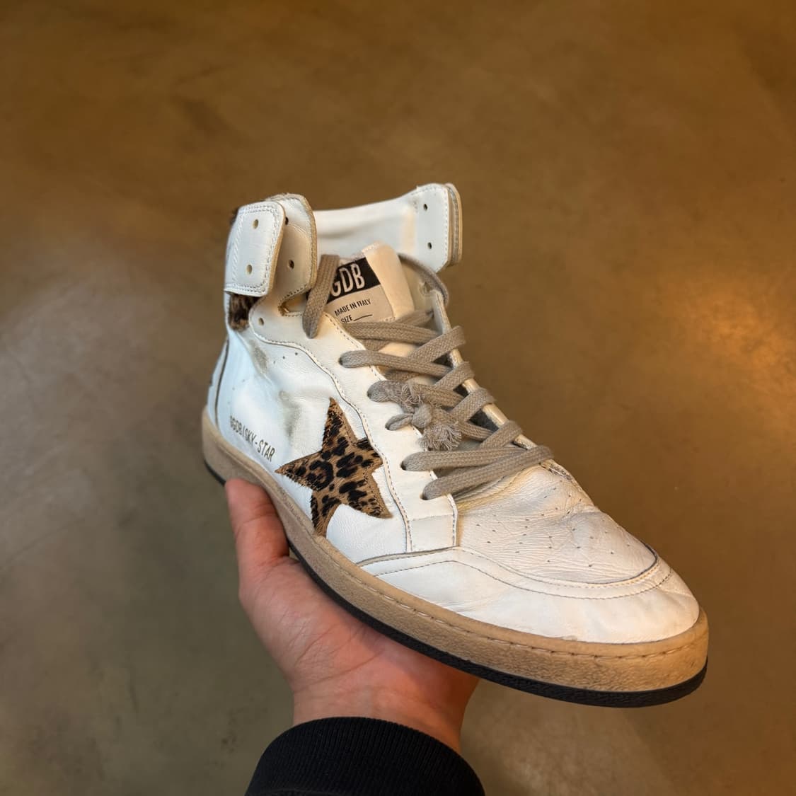 골든구스 여성 시그니처 레오파드 프린트 포니스킨 인서트 스카이스타 43 상품이미지1